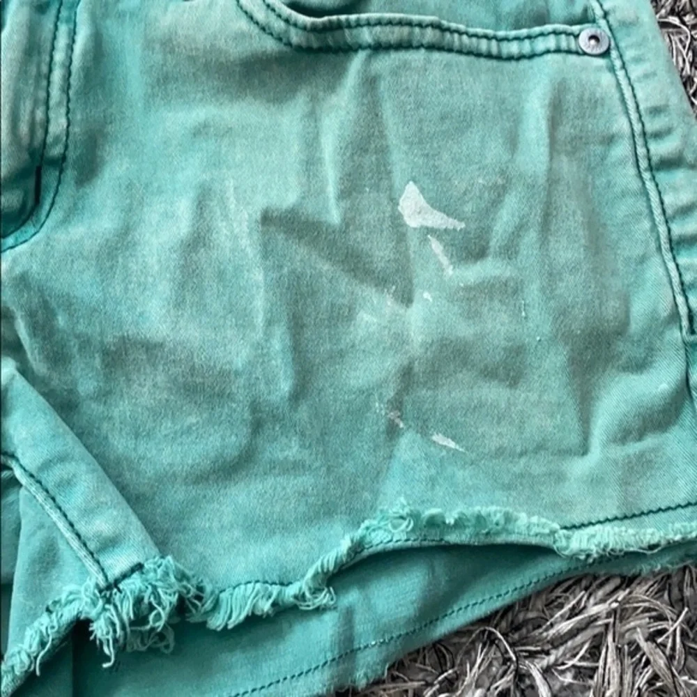 Distressed green denim shorts Puzzle size 3.